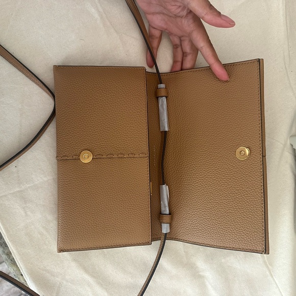 AUTH NWT TORY BURCH McGraw Logo Pebbled Leather Wallet Crossbody In Tan - Picture 12 of 14